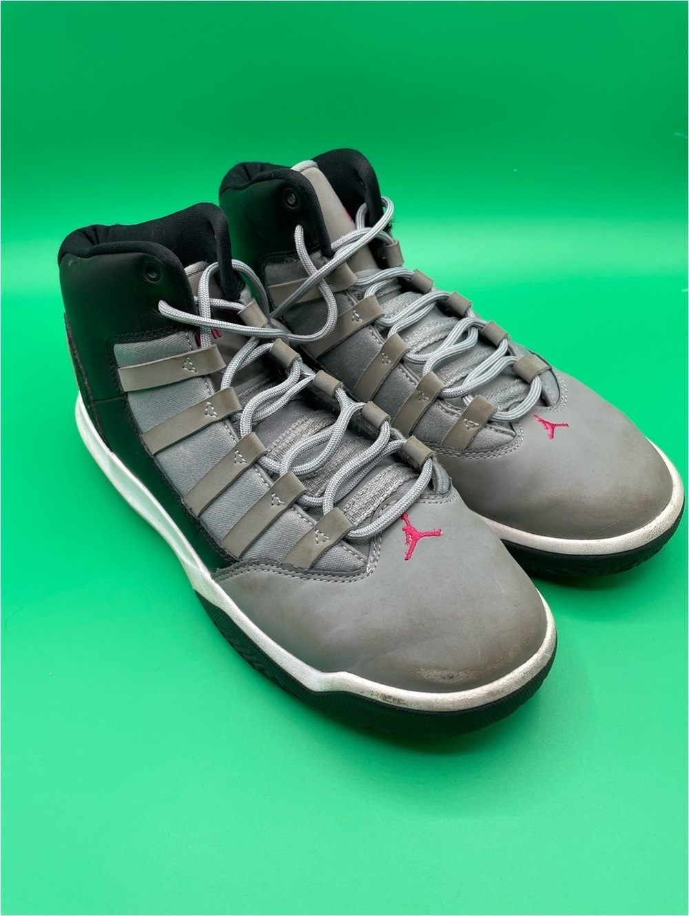 Nike Jordan Max Aura particle grey, rush pink, and black